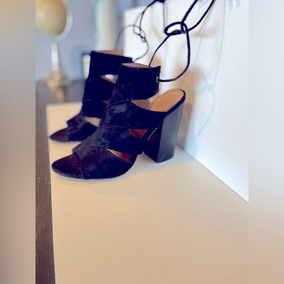 Microsuede black high heels! 🌟with chunky wood black heel Women’s size 8 - Picture 3 of 13